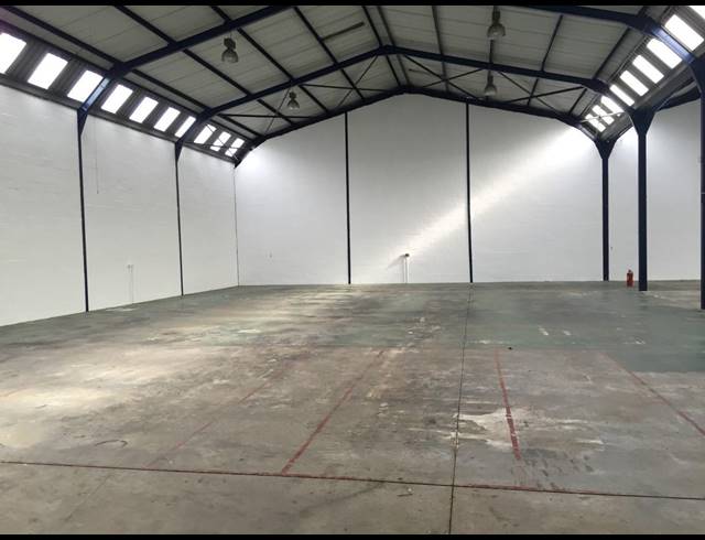 1,163M² FACTORY TO LET IN PAROW CENTRAL